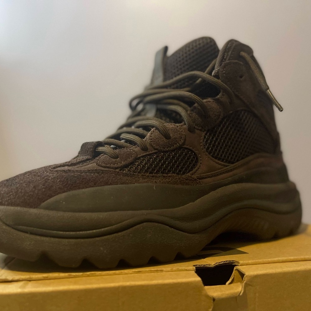 Yezzy desert boot “oil”